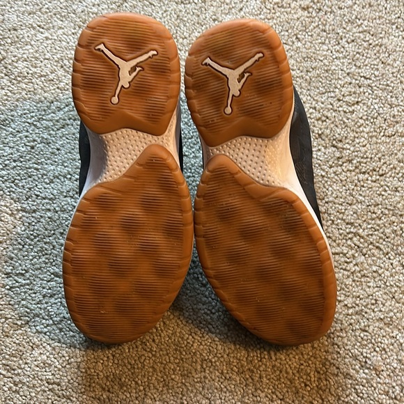 Jordan basketball shoes - Picture 4 of 4